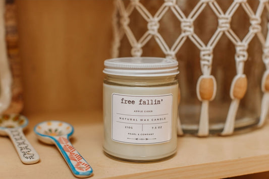 Free Fallin' - Apple, vanilla & cinnamon Candle